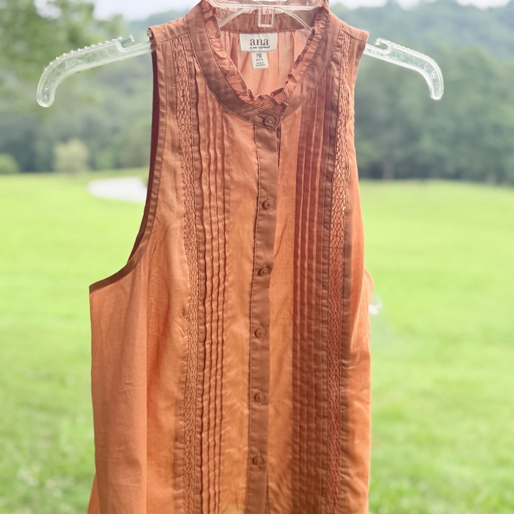 a.n.a Sleeveless Button-Front Top in Rust Orange - Picture 2 of 6